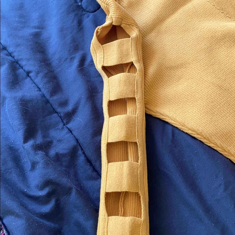Sweater - Picture 4 of 4